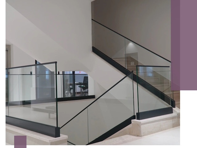 Стеклянные перила премиум-класса с установкой в Нововоронеже