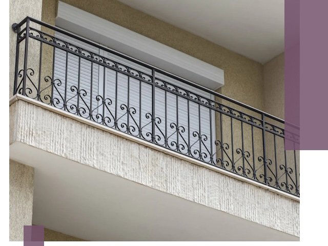 Балконные ограждения из металла и стекла в Нововоронеже для домов